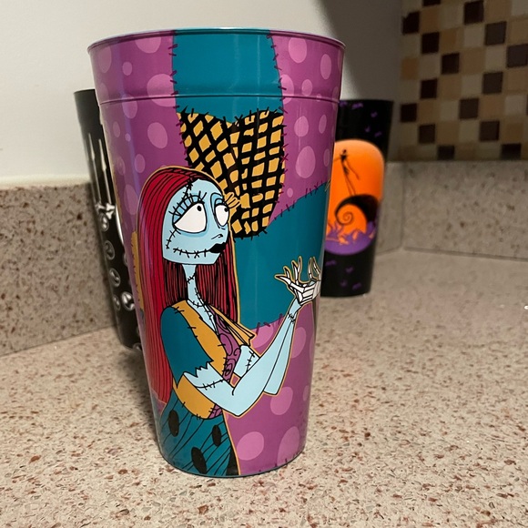 Nightmare Before Christmas set of 4 thick plastic collectible cups & 3 shot cups - Picture 2 of 13